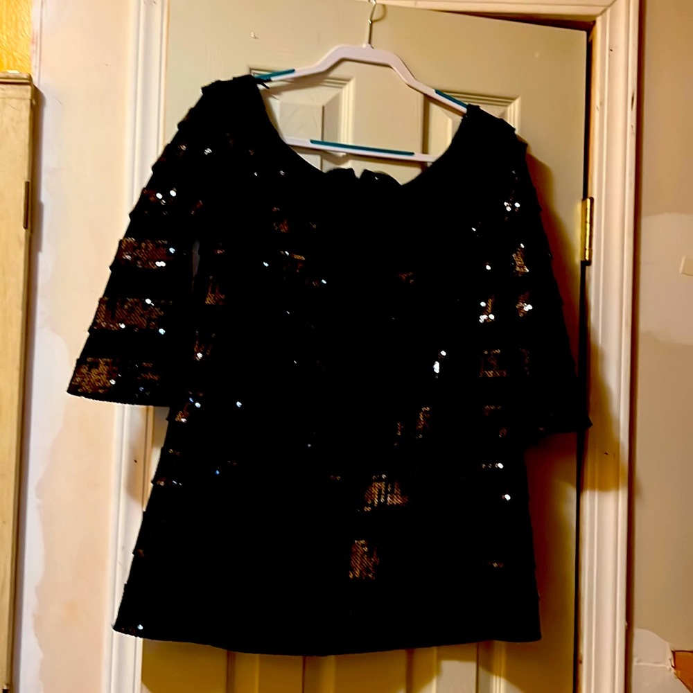Gala top intact ,dresses up any skirt or pant